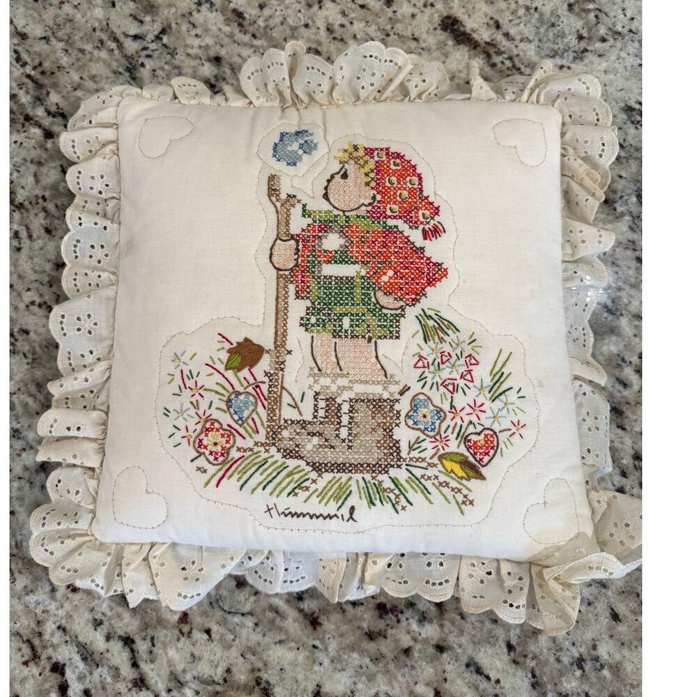 1983 Paragon Needlecraft Hummel Stitch Pillow